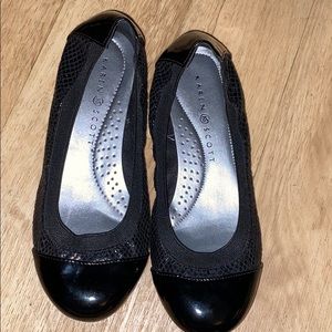 Karen Scott flats black never been worn